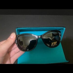 NWT XOXO polarised women’s sunglasses